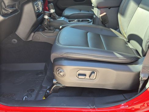 New 2025 Jeep Gladiator Sport image 11