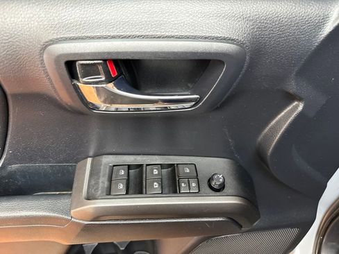 Used 2019 Toyota Tacoma TRD Off-Road AWD/4WD image 22