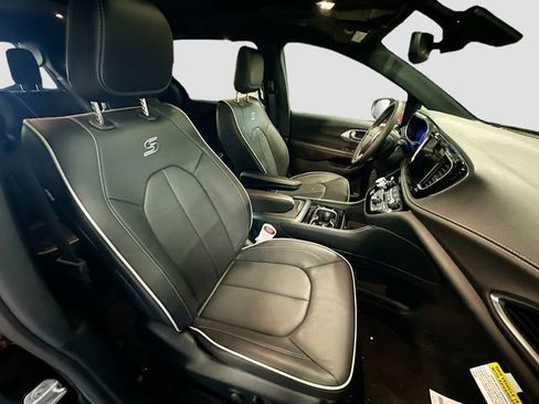 New 2026 Chrysler Pacifica Limited w/ S Appearance Package image 31