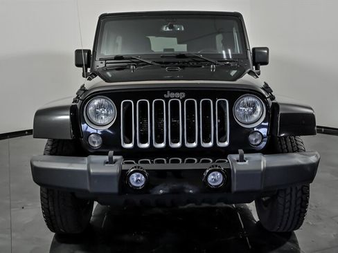 Used 2016 Jeep Wrangler Unlimited Sahara w/ Connectivity Group AWD/4WD image 4