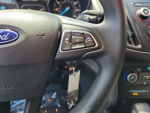 Used 2018 Ford Escape SE image 16