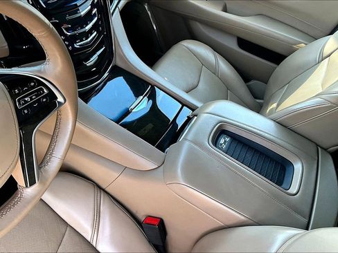 Used 2018 Cadillac Escalade ESV Platinum AWD/4WD image 5