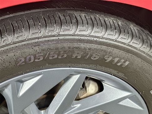 Used 2024 Hyundai Elantra SEL image 31