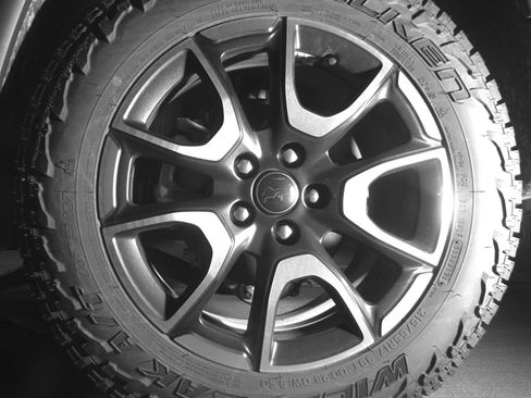Used 2025 Jeep Compass Trailhawk AWD/4WD image 14