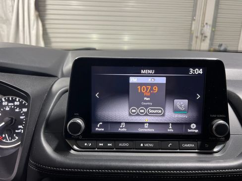 Used 2024 Nissan Rogue S FWD image 30