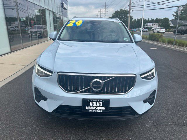 Used 2024 Volvo XC40 B5 Plus w/ Climate Package AWD/4WD image 7