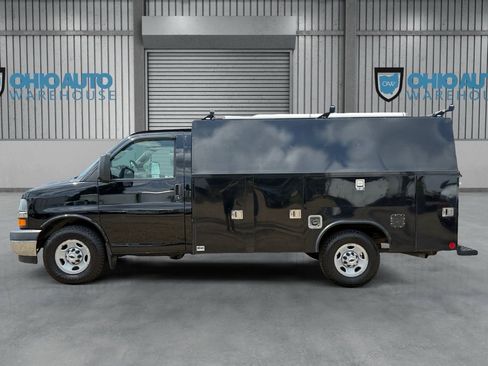Used 2018 Chevrolet Express 3500 w/ Power Convenience Package RWD image 3