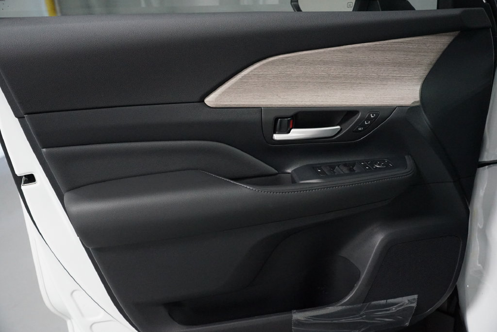 New 2026 Toyota Grand Highlander AWD Hybrid image 32