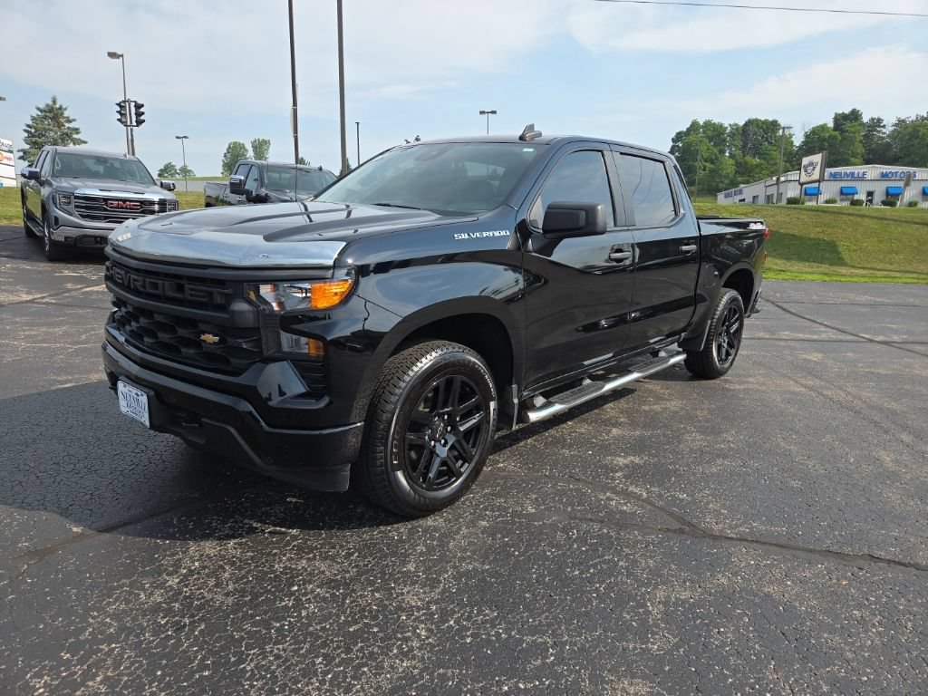 Certified 2022 Chevrolet Silverado 1500 Custom AWD/4WD image 1
