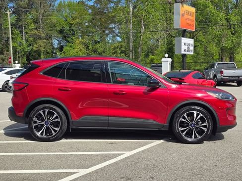 Used 2022 Ford Escape SE w/ SE Sport Appearance Package image 6