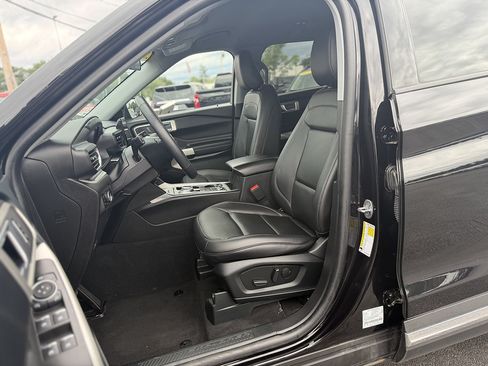 Certified 2023 Ford Explorer XLT w/ Equipment Group 202A AWD/4WD image 12