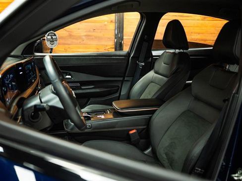 Used 2024 Nissan Ariya FWD image 9