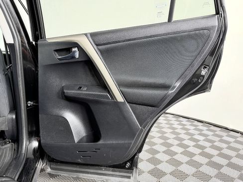 Used 2015 Toyota RAV4 XLE AWD/4WD image 39