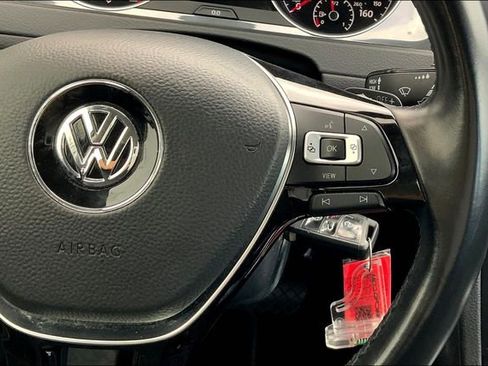 Used 2019 Volkswagen Golf SE FWD image 17