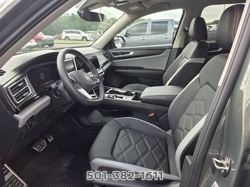 Used 2024 Volkswagen Atlas Peak Edition SE AWD/4WD image 9