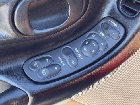 Used 2001 Chevrolet Corvette Convertible w/ Preferred Equipment Group2 image 19