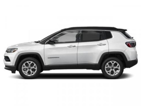 Used 2025 Jeep Compass Latitude w/ Convenience Group AWD/4WD image 3