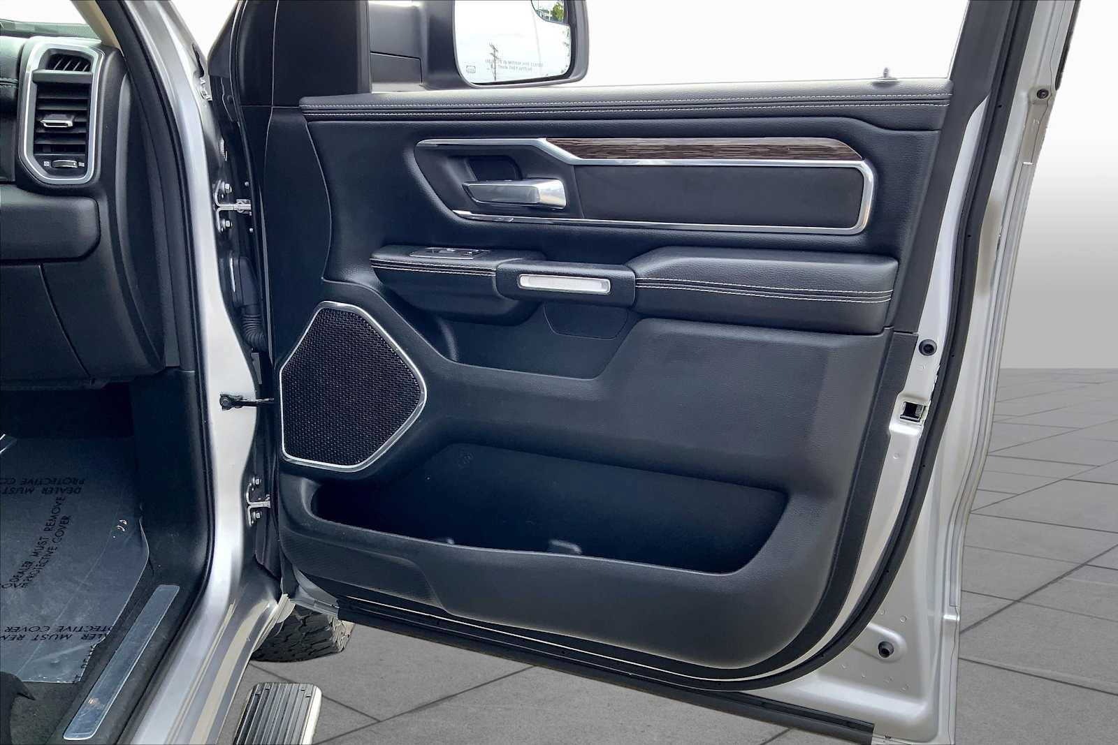 Used 2019 RAM 1500 Laramie AWD/4WD image 21