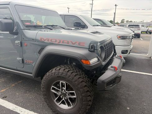 Used 2026 Jeep Gladiator Mojave AWD/4WD image 5