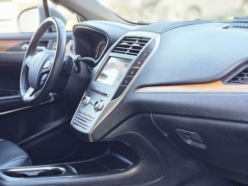 Used 2017 Lincoln MKC Reserve image 13