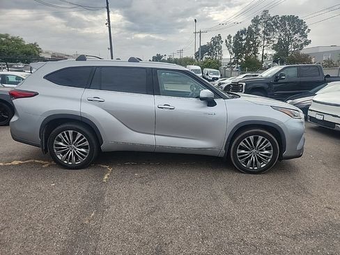 Used 2021 Toyota Highlander Platinum AWD/4WD image 17