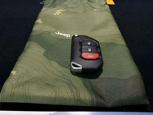 Used 2024 Jeep Wrangler Unlimited image 26