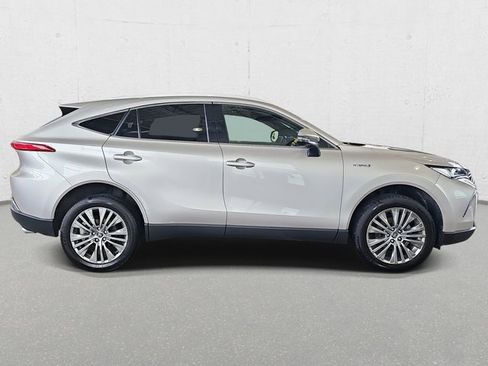 Used 2021 Toyota Venza image 4