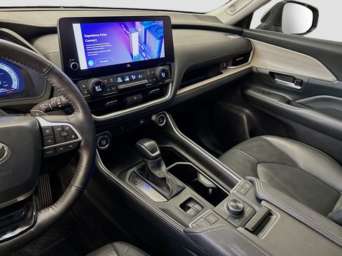 Used 2024 Toyota Grand Highlander Platinum image 26