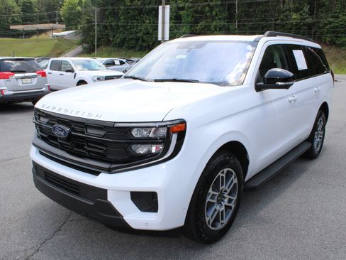 Used 2025 Ford Expedition Active AWD/4WD image 7