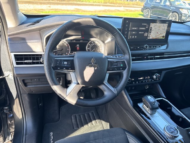 Used 2025 Mitsubishi Outlander SE AWD/4WD image 14