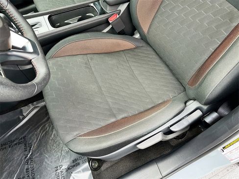 Used 2024 Nissan Kicks SR image 18