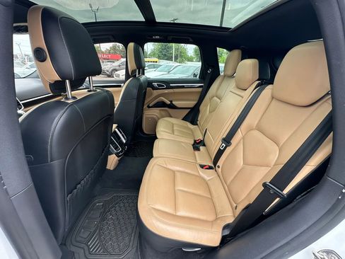 Used 2016 Porsche Cayenne AWD/4WD image 17