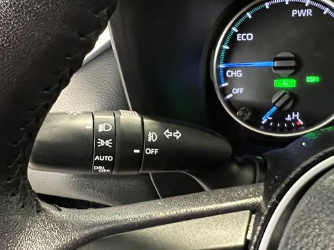 Used 2021 Toyota RAV4 XLE Premium image 40