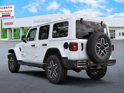 Used 2024 Jeep Wrangler Unlimited Sahara AWD/4WD image 3
