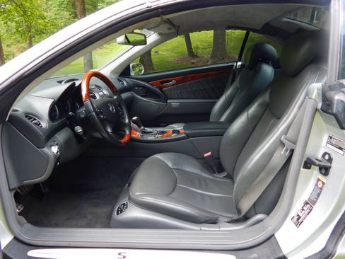 Used 2005 Mercedes-Benz SL 600 w/ AMG Sport Pkg image 16