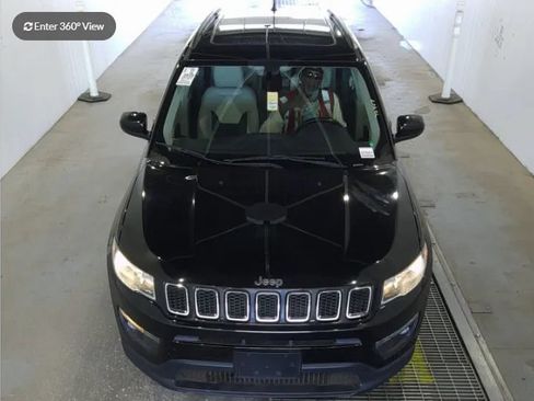 Used 2019 Jeep Compass Latitude FWD image 4