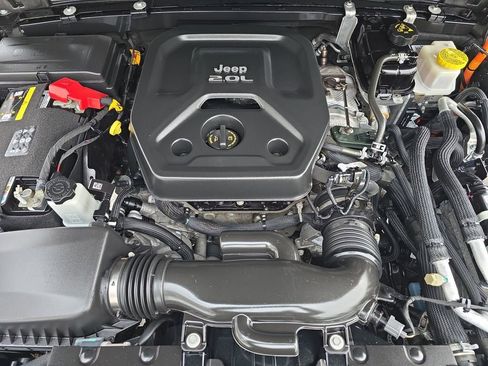 Used 2023 Jeep Wrangler Sahara w/ Cold Weather Group image 17