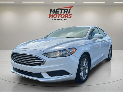 Used 2017 Ford Fusion SE image 17