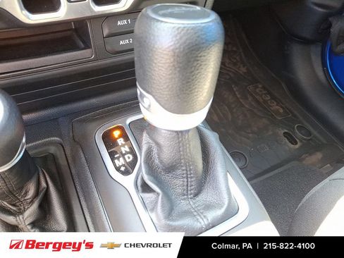 Used 2021 Jeep Gladiator Sport AWD/4WD image 17