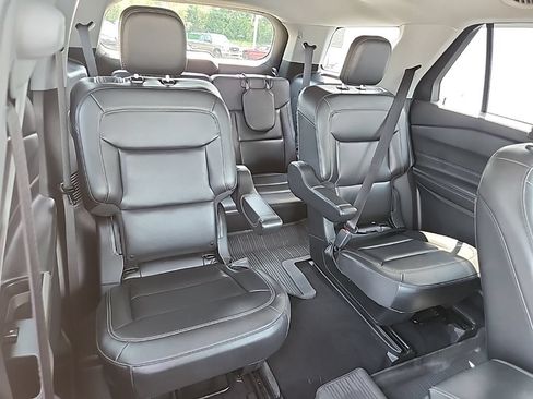 Used 2022 Ford Explorer XLT AWD/4WD image 42