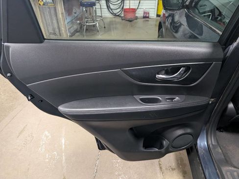 Used 2015 Nissan Rogue SL w/ SL Premium Package image 9