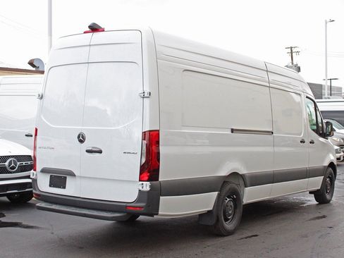 Used 2025 Mercedes-Benz Sprinter 2500 image 3
