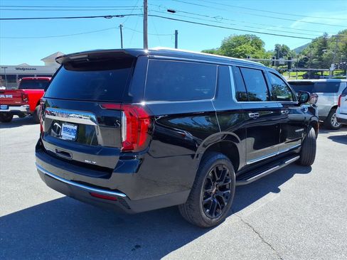 Used 2023 GMC Yukon XL SLT AWD/4WD image 4