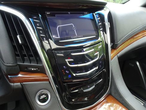 Used 2018 Cadillac Escalade Premium Luxury RWD image 17