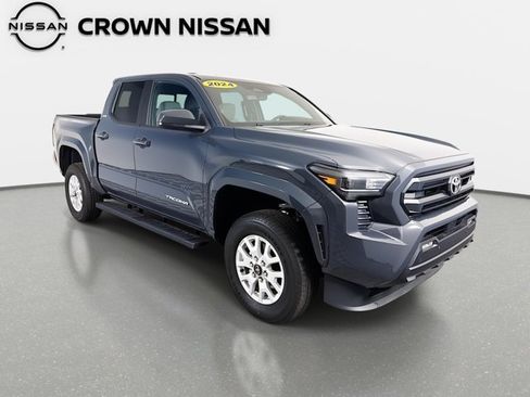 Used 2024 Toyota Tacoma SR5 w/ SR5 Upgrade Package image 4