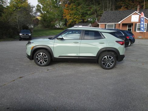 Used 2025 Chevrolet TrailBlazer LT image 4