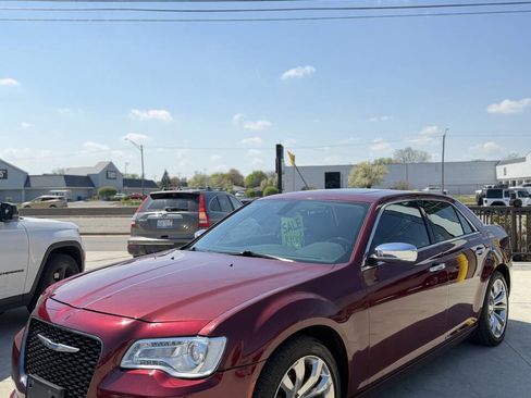 Used 2019 Chrysler 300 Limited image 3