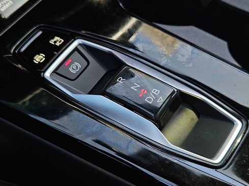 Used 2025 Audi A6 e-tron Premium Plus w/ Premium Plus AWD/4WD image 17