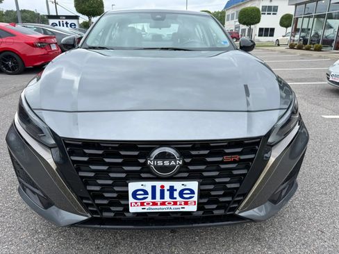 Used 2023 Nissan Altima 2.5 SR w/ SR Premium Package FWD image 2