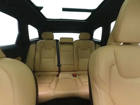 Used 2020 Volvo XC60 T6 Momentum image 32